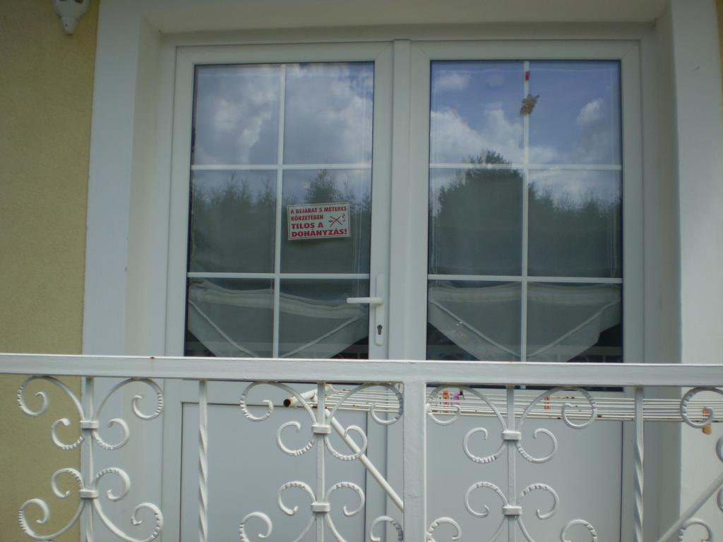 Adikati Lak Apartman Bük Szoba fotó